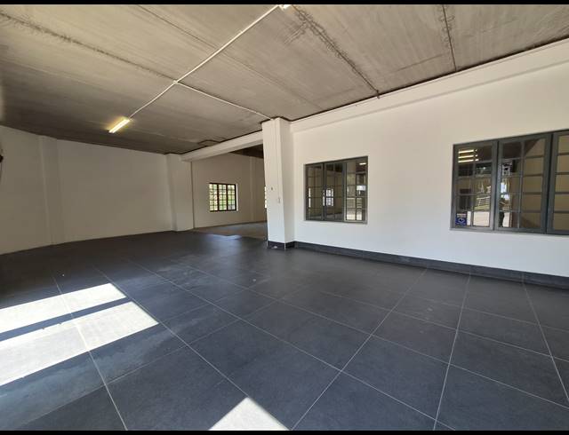 346M² RETAIL TO LET IN HALFWAY HOUSE